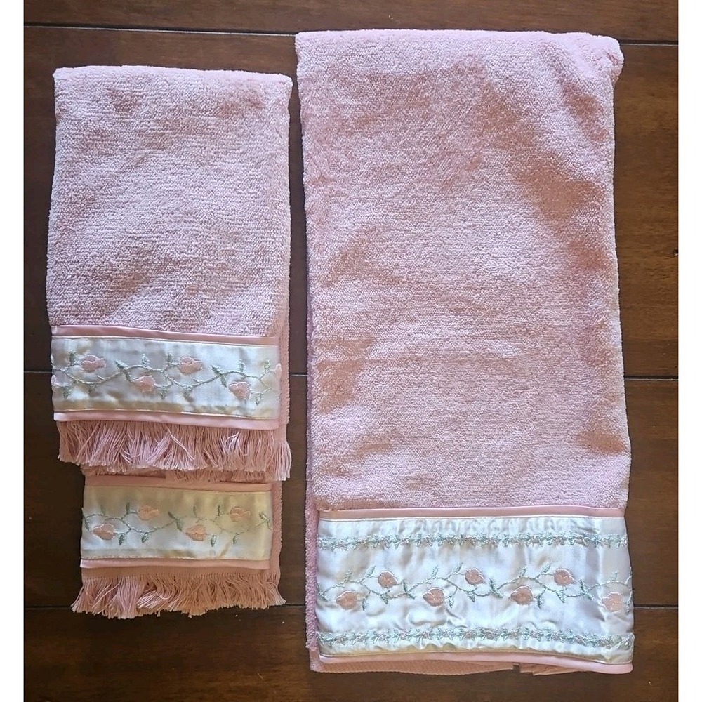 VTG Trousseau Pink Satin Floral Embroidered Hand Towel and Wash Cloth Set 1985